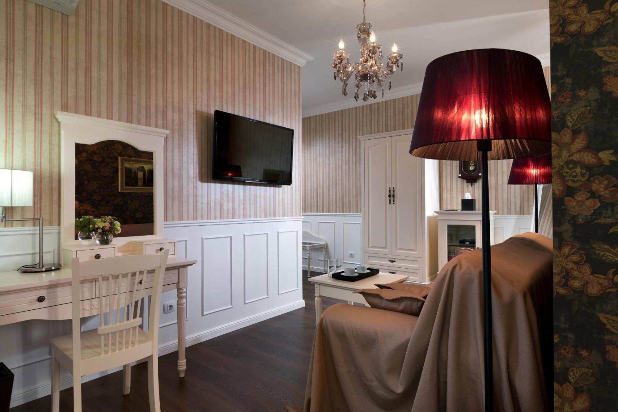 De Gaulle Boutique Hotel Charków Zewnętrze zdjęcie