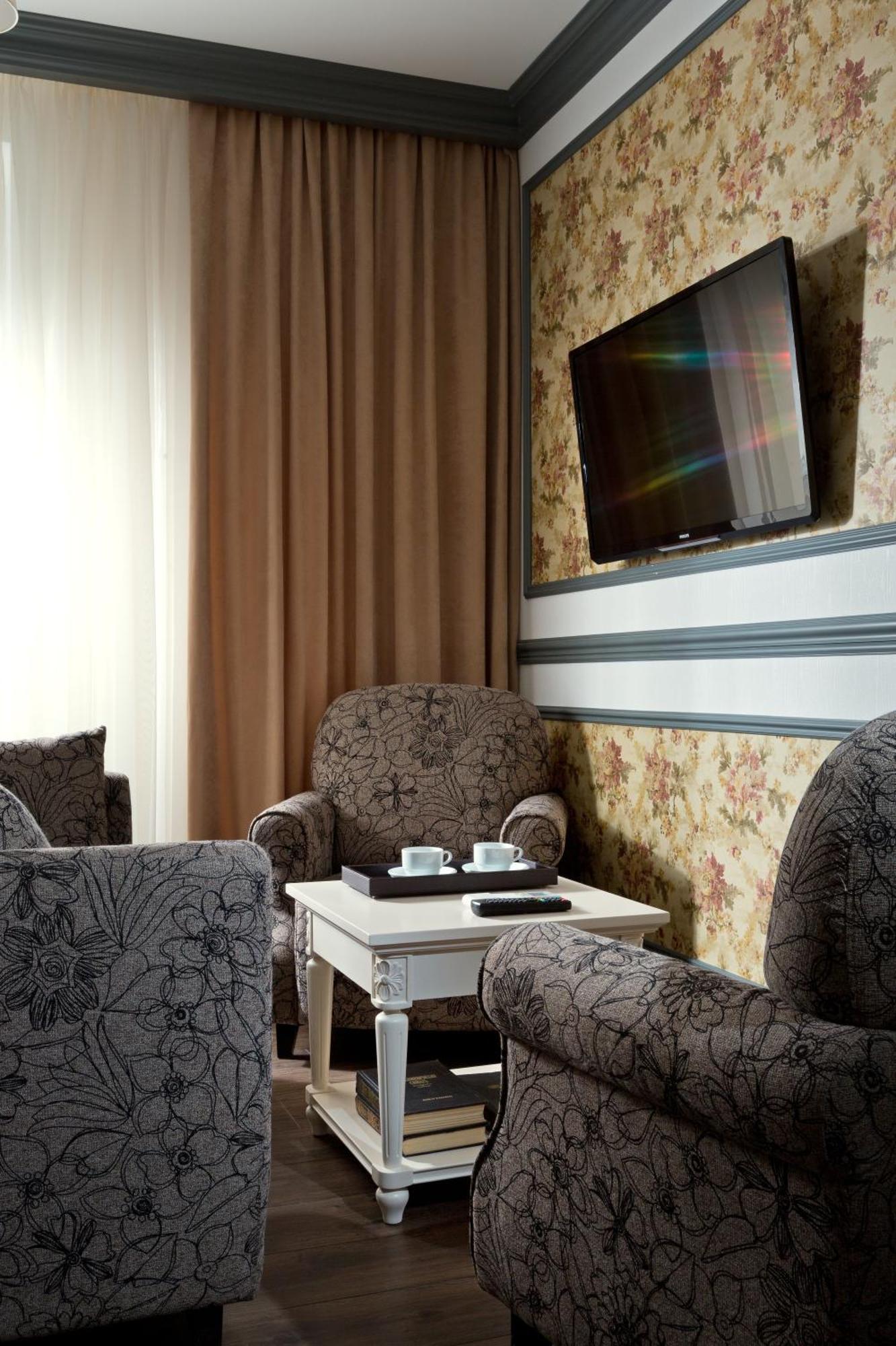 De Gaulle Boutique Hotel Charków Zewnętrze zdjęcie