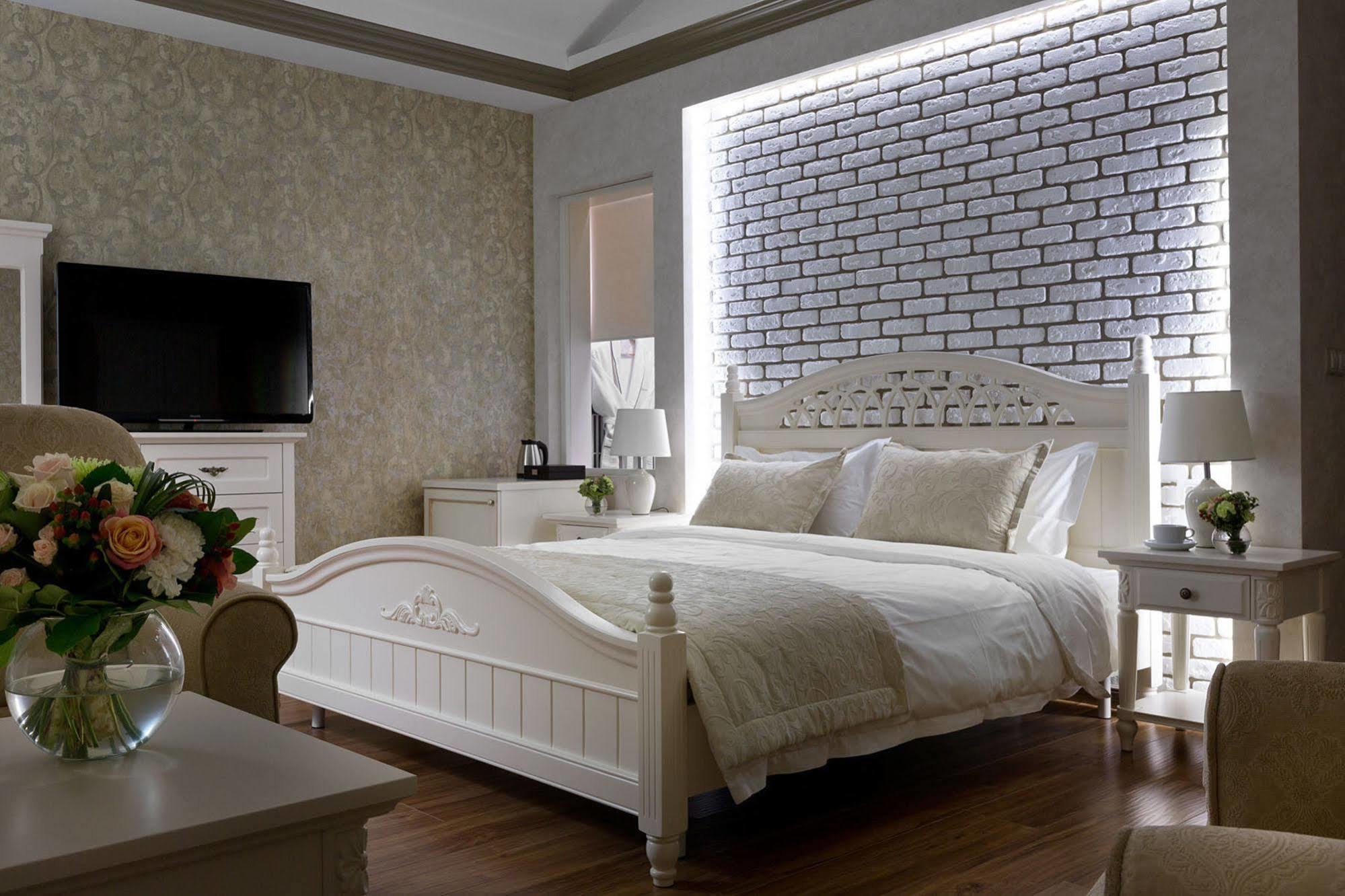 De Gaulle Boutique Hotel Charków Zewnętrze zdjęcie