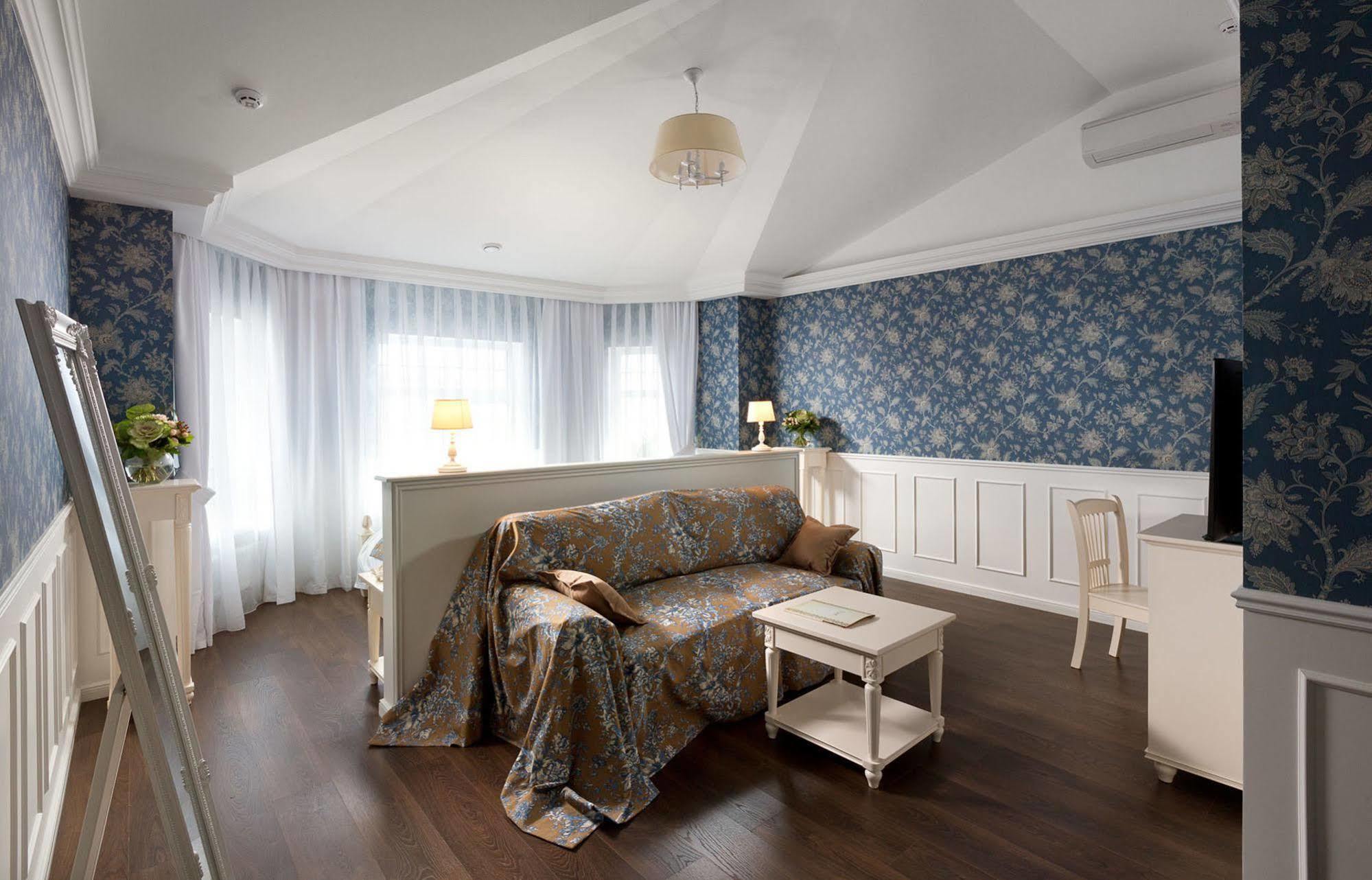 De Gaulle Boutique Hotel Charków Zewnętrze zdjęcie