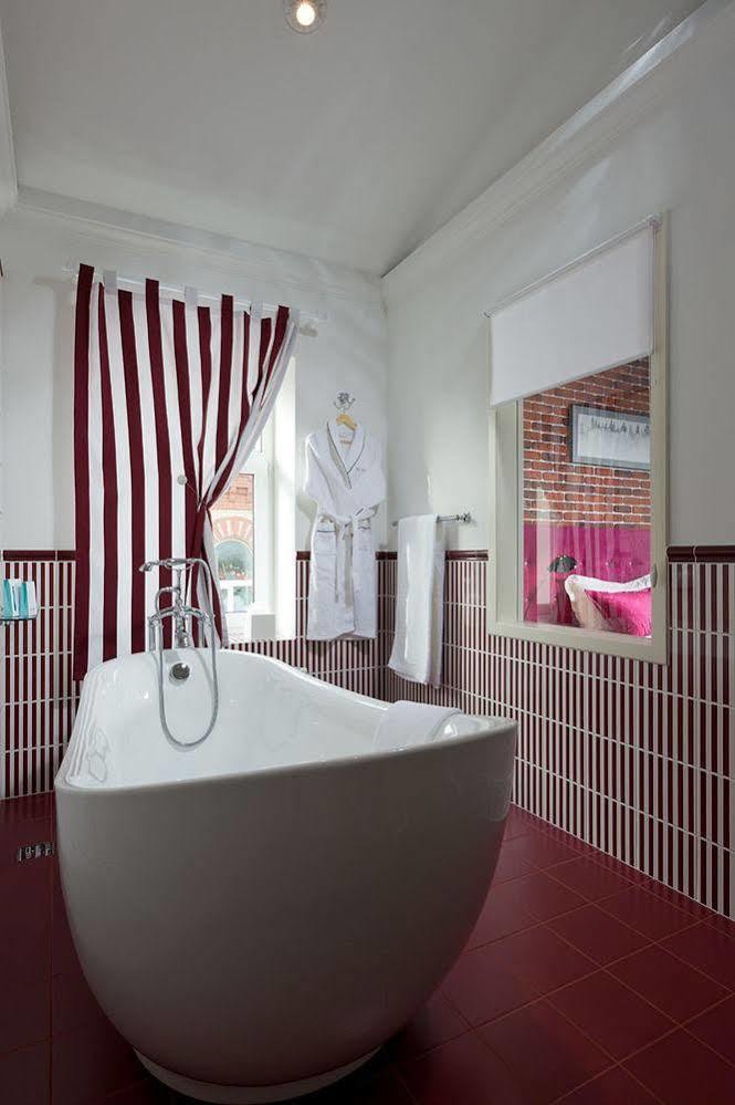 De Gaulle Boutique Hotel Charków Zewnętrze zdjęcie