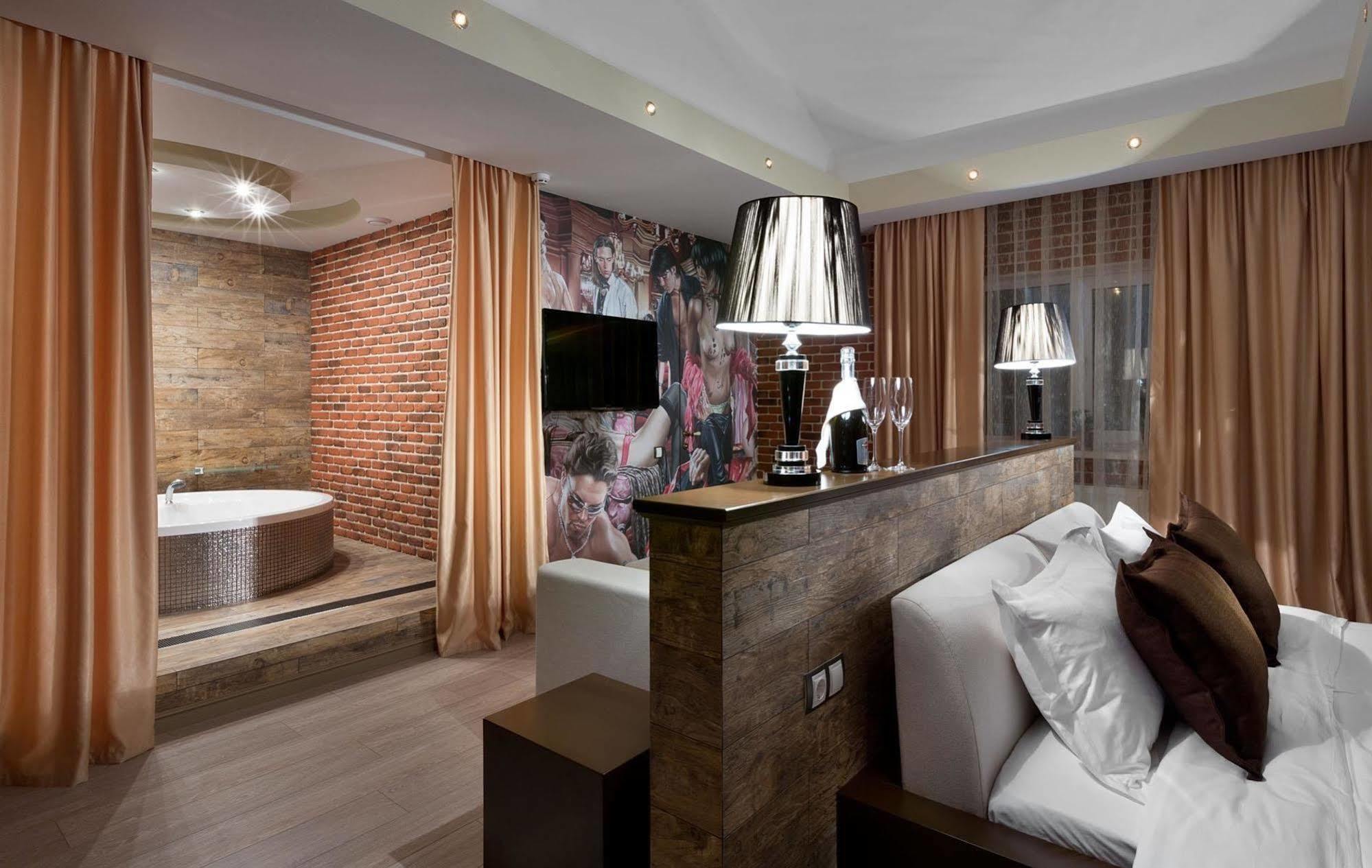 De Gaulle Boutique Hotel Charków Zewnętrze zdjęcie