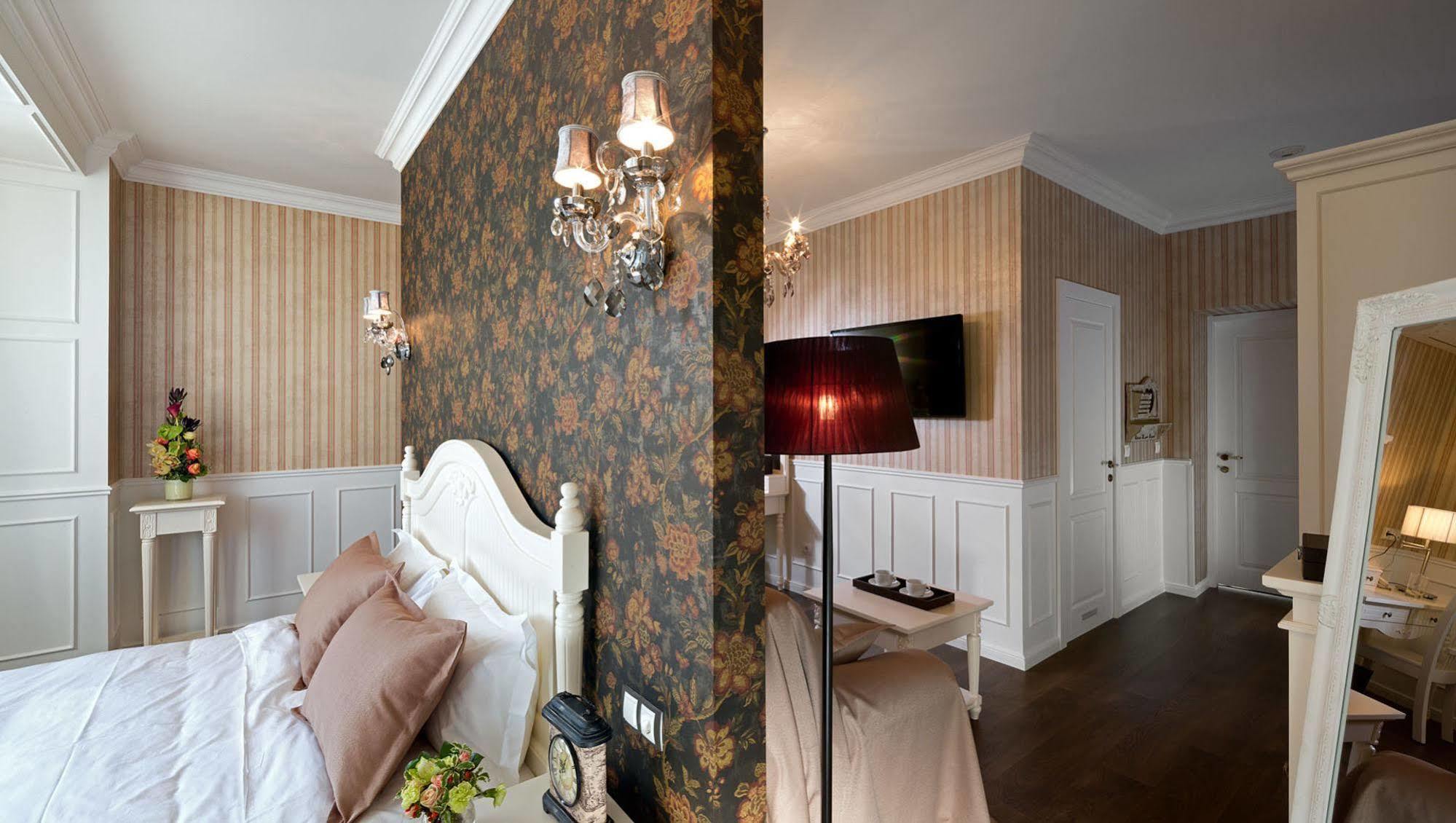 De Gaulle Boutique Hotel Charków Zewnętrze zdjęcie