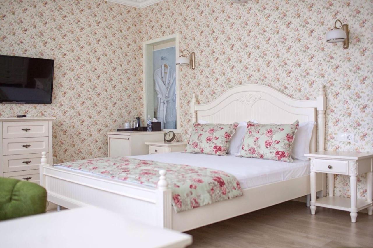 De Gaulle Boutique Hotel Charków Zewnętrze zdjęcie